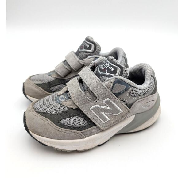 New Balance 990v6 Hook & Loop Running Shoes Kids' Grey/Silver Size US9 EU26 - Picture 1 of 11